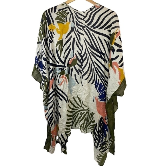 Sonoma shawl, tropical print in earthy colors. Light weight and flowey.Size L/XL - Picture 3 of 4